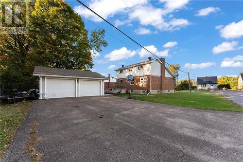 Grab your bike or basketball! - 48 Francis Street, Renfrew, ON - Outdoor