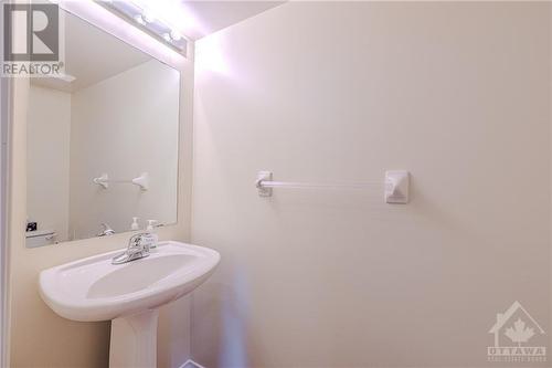 1205 Clyde Avenue, Ottawa, ON - Indoor Photo Showing Bathroom