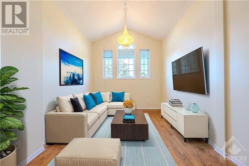 1205 Clyde Avenue, Ottawa, ON - Indoor Photo Showing Living Room