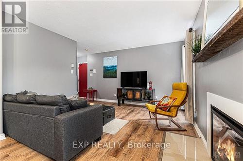 5 - 440 Fenerty Court, Ottawa, ON - Indoor Photo Showing Living Room