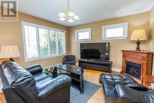 182 Lake St, Sault Ste. Marie, ON - Indoor Photo Showing Living Room With Fireplace