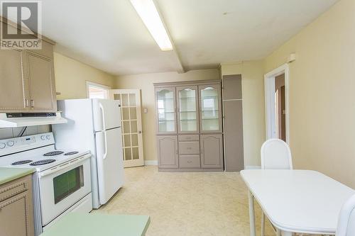 182 Lake St, Sault Ste. Marie, ON - Indoor Photo Showing Kitchen