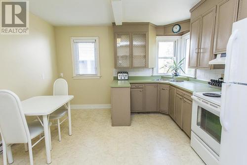 182 Lake St, Sault Ste. Marie, ON - Indoor Photo Showing Kitchen With Double Sink