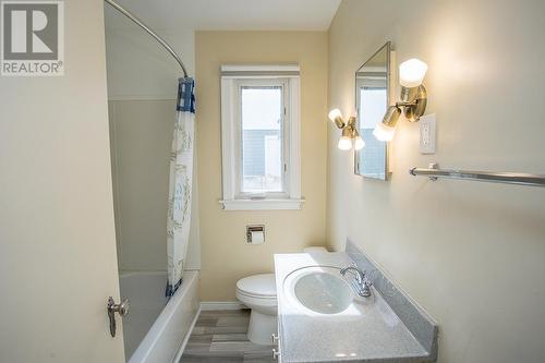 182 Lake St, Sault Ste. Marie, ON - Indoor Photo Showing Bathroom