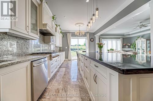 53 Stonesthrow Crescent, Uxbridge, ON - Indoor Photo Showing Kitchen With Upgraded Kitchen