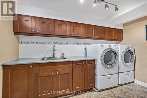 655 Haines Road, Newmarket, ON - Indoor Photo Showing Laundry Room