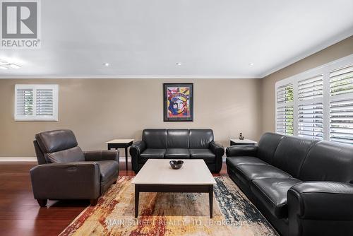 655 Haines Road, Newmarket, ON - Indoor Photo Showing Living Room