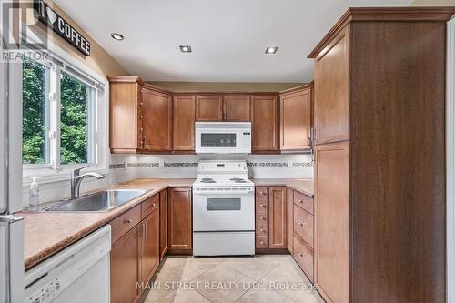 655 Haines Road, Newmarket, ON - Indoor Photo Showing Kitchen