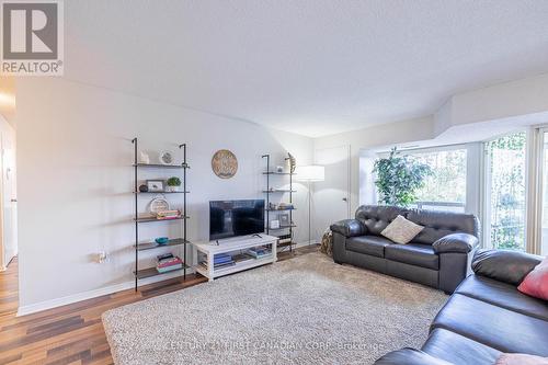 210 - 521 Riverside Drive, London, ON - Indoor Photo Showing Living Room