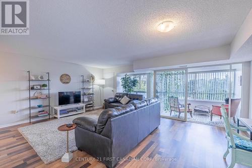 210 - 521 Riverside Drive, London, ON - Indoor Photo Showing Living Room