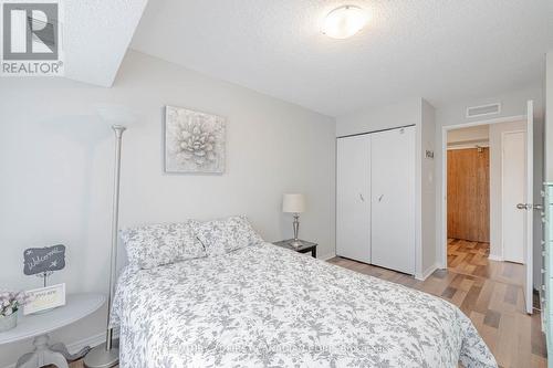 210 - 521 Riverside Drive, London, ON - Indoor Photo Showing Bedroom