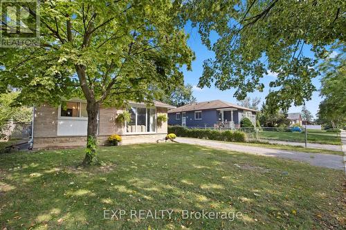 27 Blackbush Drive, Toronto, ON - Outdoor