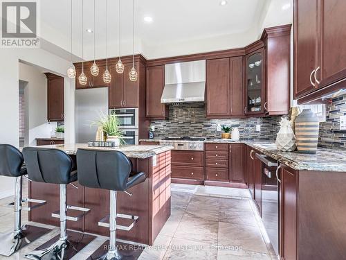 18 Yarmouth Street, Brampton, ON - Indoor Photo Showing Kitchen With Upgraded Kitchen