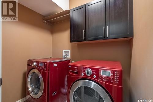 2407 Broderick Bay, Regina, SK - Indoor Photo Showing Laundry Room