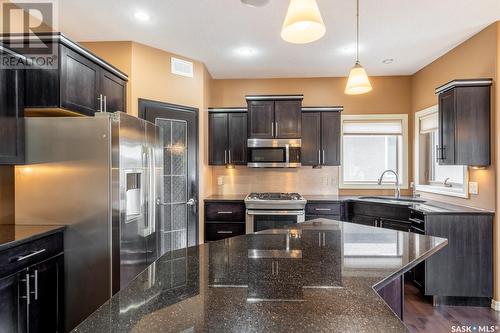 2407 Broderick Bay, Regina, SK - Indoor Photo Showing Kitchen With Stainless Steel Kitchen With Upgraded Kitchen