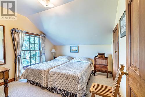 162 Grasshill Road, Kawartha Lakes, ON - Indoor Photo Showing Bedroom