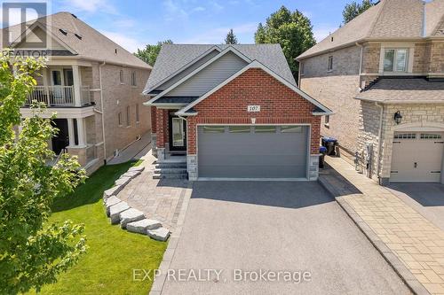 107 Gardiner Drive, Bradford West Gwillimbury, ON - Outdoor With Facade