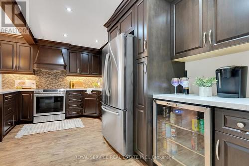 71 Wellington Street, Clarington (Bowmanville), ON - Indoor Photo Showing Kitchen With Upgraded Kitchen