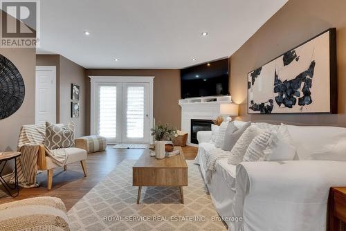 71 Wellington Street, Clarington (Bowmanville), ON - Indoor Photo Showing Living Room With Fireplace