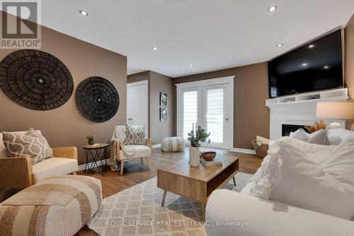 71 Wellington Street, Clarington (Bowmanville), ON - Indoor Photo Showing Living Room With Fireplace