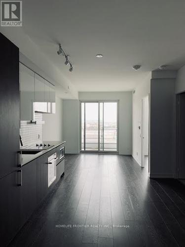 1001 - 950 Portage Parkway, Vaughan, ON - Indoor Photo Showing Kitchen