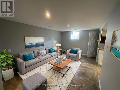 14 Wychwood Road, Welland, ON - Indoor Photo Showing Living Room