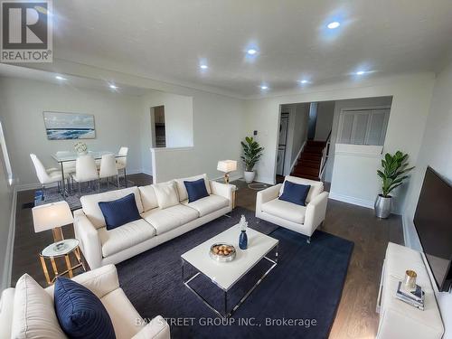 14 Wychwood Road, Welland, ON - Indoor Photo Showing Living Room