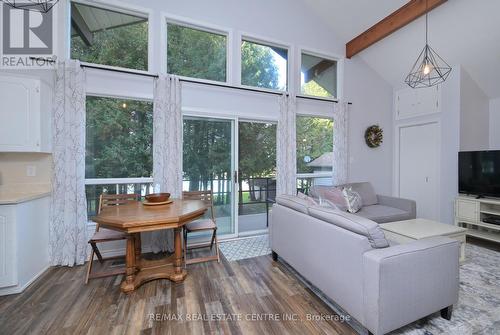 222 Wiles Lane, Grey Highlands, ON - Indoor Photo Showing Living Room