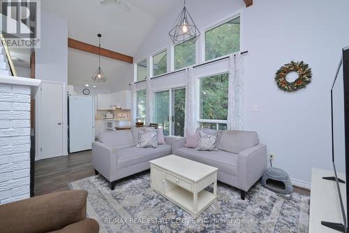 222 Wiles Lane, Grey Highlands, ON - Indoor Photo Showing Living Room