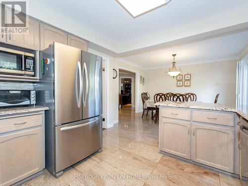 16 Lagani Avenue, Richmond Hill, ON - Indoor Photo Showing Kitchen