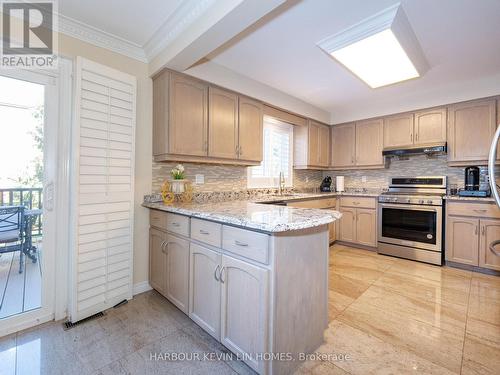 16 Lagani Avenue, Richmond Hill, ON - Indoor Photo Showing Kitchen