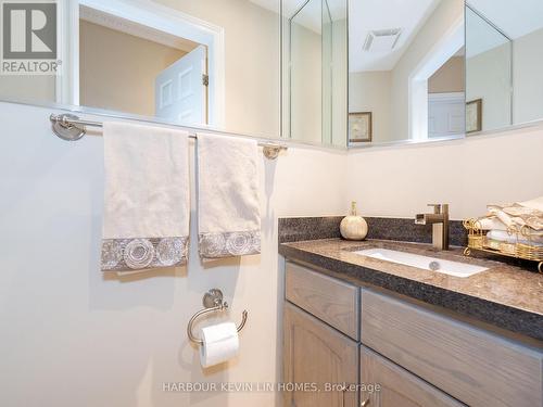 16 Lagani Avenue, Richmond Hill, ON - Indoor Photo Showing Bathroom