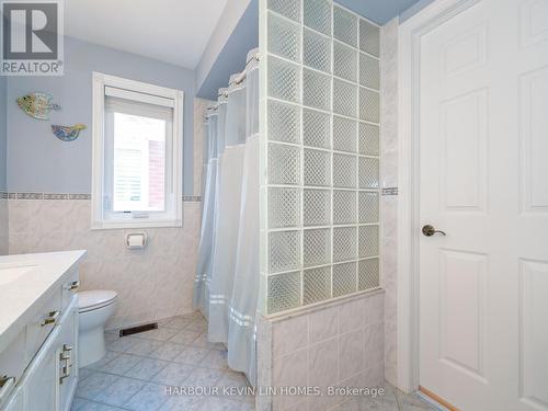 16 Lagani Avenue, Richmond Hill, ON - Indoor Photo Showing Bathroom