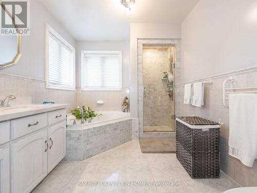 16 Lagani Avenue, Richmond Hill, ON - Indoor Photo Showing Bathroom