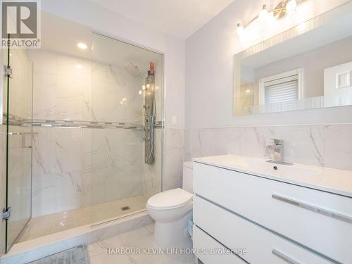 16 Lagani Avenue, Richmond Hill, ON - Indoor Photo Showing Bathroom