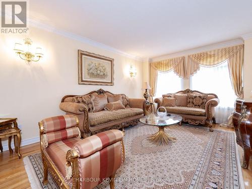 16 Lagani Avenue, Richmond Hill, ON - Indoor Photo Showing Living Room