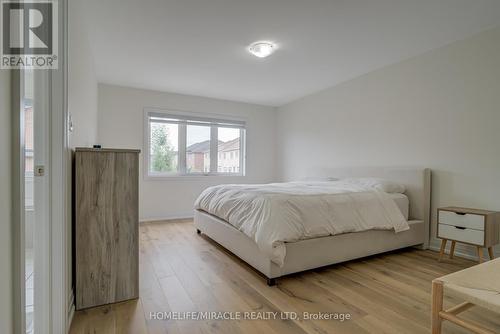 64 Fortis Crescent, Bradford West Gwillimbury, ON - Indoor Photo Showing Bedroom