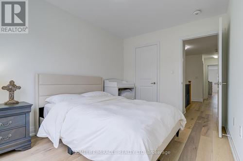 64 Fortis Crescent, Bradford West Gwillimbury, ON - Indoor Photo Showing Bedroom