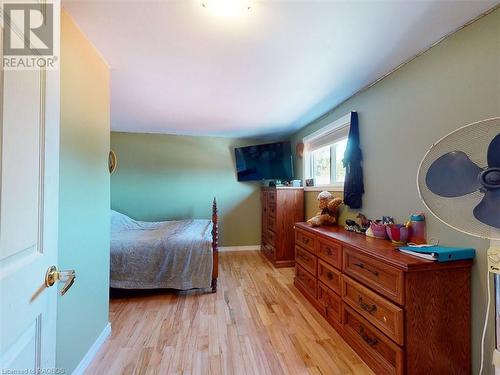 24 Alexandra Avenue, Chatsworth (Twp), ON - Indoor Photo Showing Bedroom