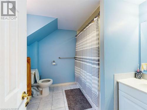 24 Alexandra Avenue, Chatsworth (Twp), ON - Indoor Photo Showing Bathroom