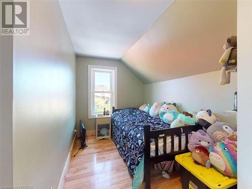 24 Alexandra Avenue, Chatsworth (Twp), ON - Indoor Photo Showing Bedroom