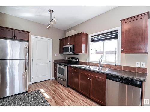 #3 11913 103 St Nw, Edmonton, AB - Indoor Photo Showing Kitchen