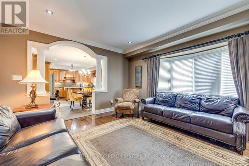 2284 Nena Crescent, Oakville, ON - Indoor Photo Showing Living Room