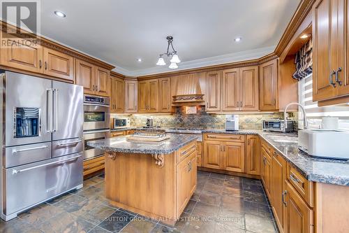 2284 Nena Crescent, Oakville, ON - Indoor Photo Showing Kitchen