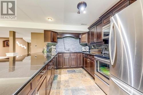 2284 Nena Crescent, Oakville, ON - Indoor Photo Showing Kitchen With Upgraded Kitchen