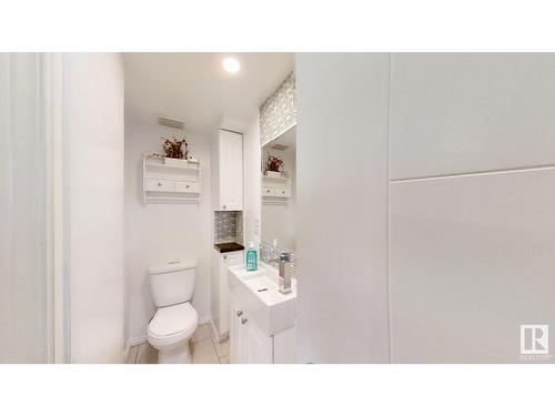 5642 19A Av Nw, Edmonton, AB - Indoor Photo Showing Bathroom