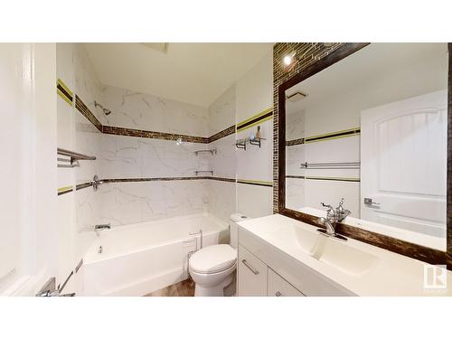 5642 19A Av Nw, Edmonton, AB - Indoor Photo Showing Bathroom