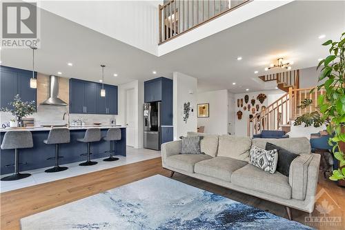 231 Dagenham Street, Ottawa, ON - Indoor Photo Showing Living Room