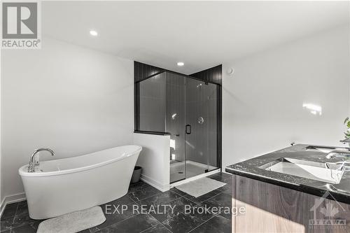 231 Dagenham Street, Ottawa, ON - Indoor Photo Showing Bathroom