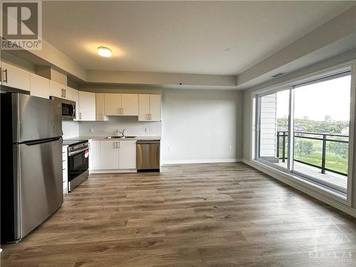 397 Codd'S Drive Unit#603, Ottawa, ON - Indoor Photo Showing Kitchen With Double Sink